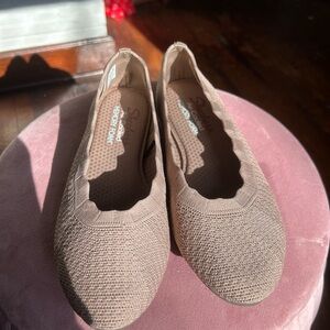 Skechers Women's Tan Flats With Cooled Memory Foam